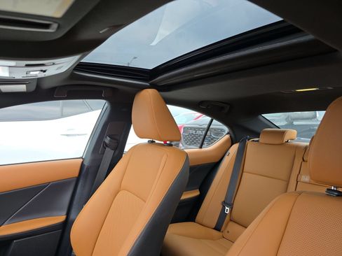 Used 2025 Lexus IS 350 F Sport RWD image 4