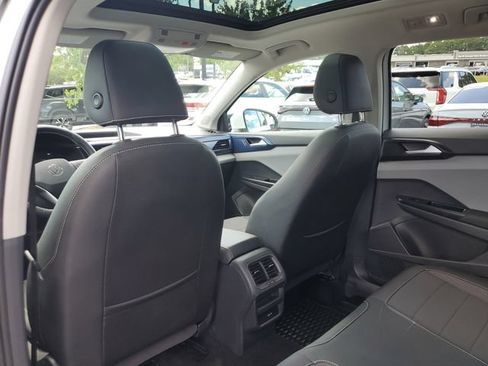 Certified 2023 Volkswagen Taos SE w/ Panoramic Sunroof Package FWD image 17