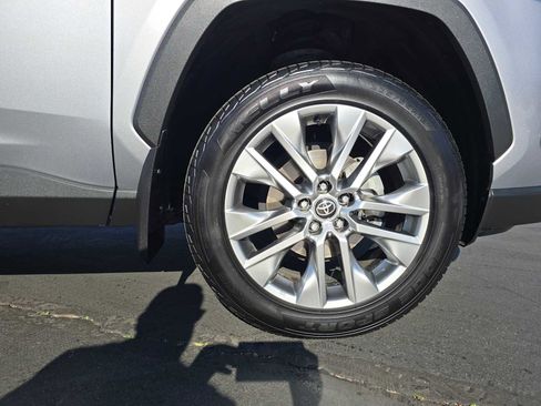 Used 2022 Toyota RAV4 XLE Premium image 9