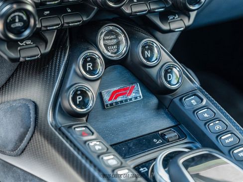 Used 2022 Aston Martin V8 Vantage Coupe image 28