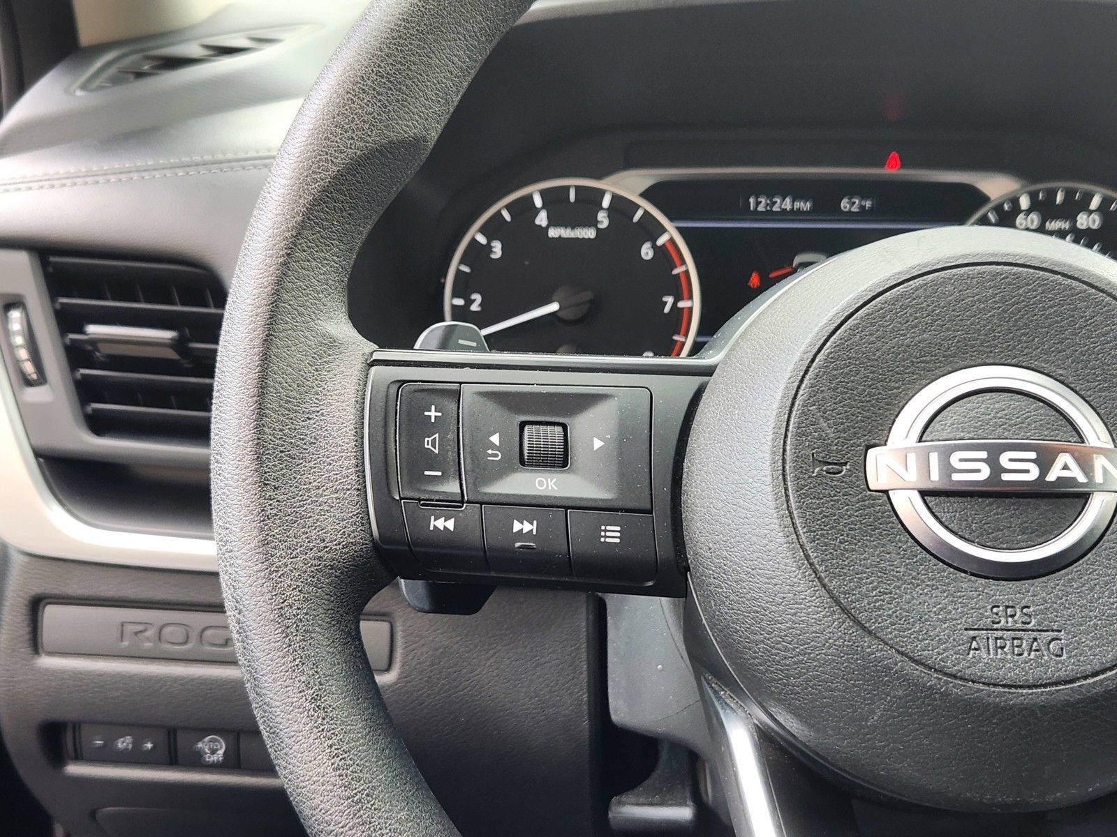 Used 2024 Nissan Rogue S FWD image 15