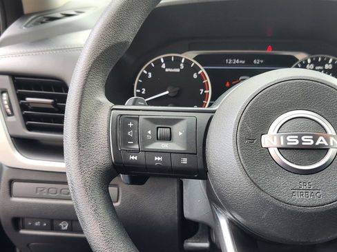 Used 2024 Nissan Rogue S FWD image 15