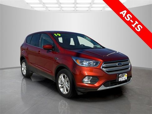 Used 2019 Ford Escape SE image 2
