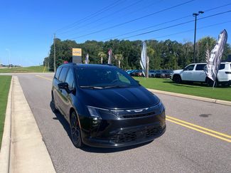 New 2027 Chrysler Pacifica Limited w/ S Appearance Package FWD video 1
