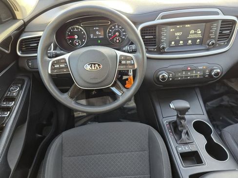 Used 2020 Kia Sorento LX image 29
