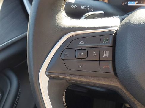 Used 2024 Jeep Grand Cherokee L Limited w/ Luxury Tech Group II image 19