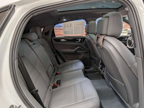 Used 2023 Porsche Cayenne Coupe image 14