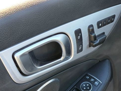 Used 2013 Mercedes-Benz SLK 250 w/ Premium I Pkg image 19