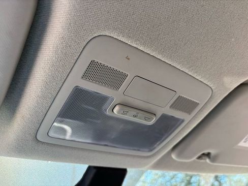 Used 2023 Hyundai Venue SE image 32