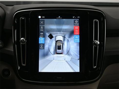 New 2026 Volvo XC40 B4 Plus w/ Protection Package Premier image 20