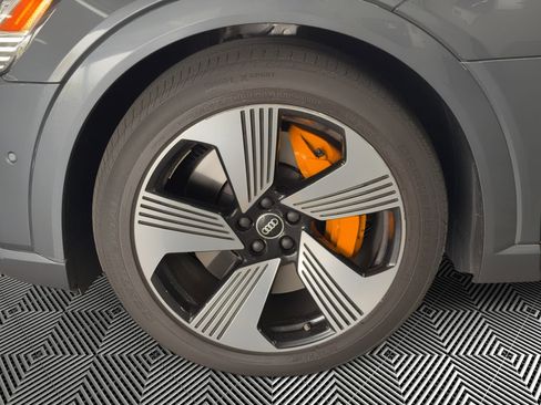 Used 2023 Audi e-tron Premium Plus w/ Premium Plus Package image 12