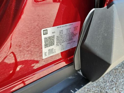 Used 2025 Chevrolet Trax LS FWD image 29