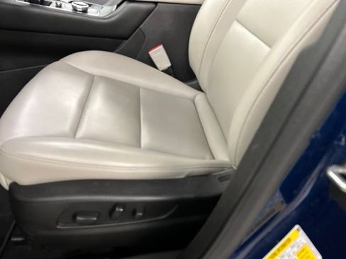 Used 2019 Cadillac XT4 Luxury w/ Cold Weather Package AWD/4WD image 7