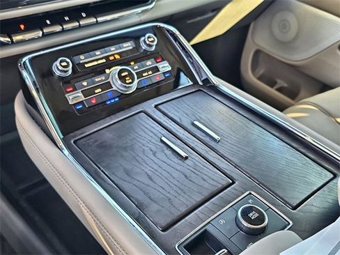 Used 2022 Lincoln Navigator Reserve image 31