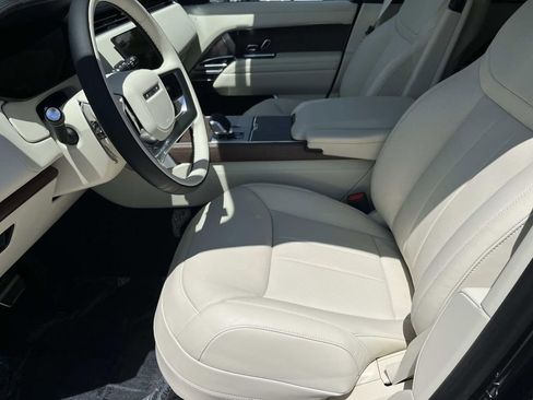 New 2026 Land Rover Range Rover Long Wheelbase SE AWD/4WD image 12