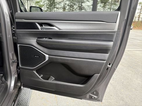 New 2026 Jeep Grand Wagoneer L 2WD w/ Premium Group I image 19