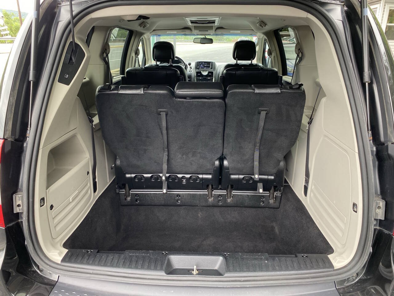 Used 2015 Chrysler Town & Country Touring w/ Driver Convenience Group FWD image 15