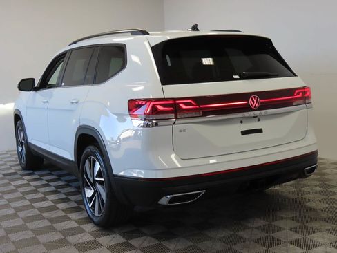 Used 2025 Volkswagen Atlas SE FWD image 3