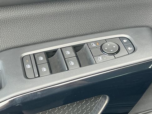 New 2025 Nissan Pathfinder SV image 13