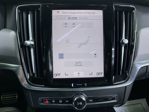 Used 2020 Volvo S90 T6 R-Design image 25
