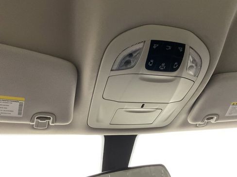 Used 2022 Chrysler Voyager LX image 25