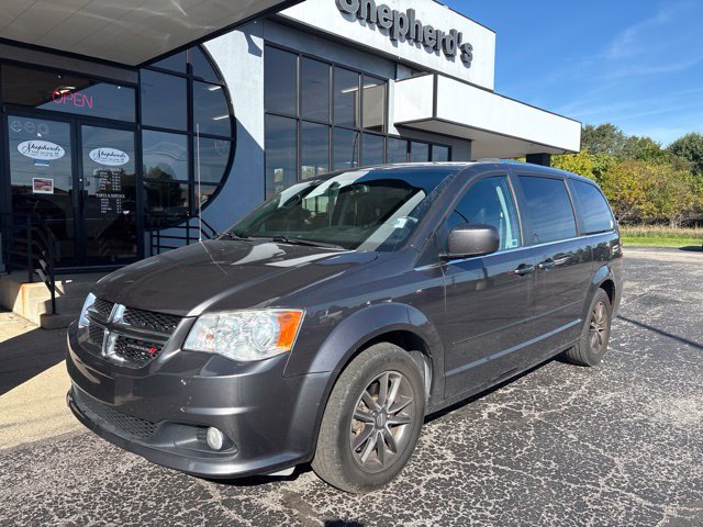 Used 2017 Dodge Grand Caravan SXT FWD image 2