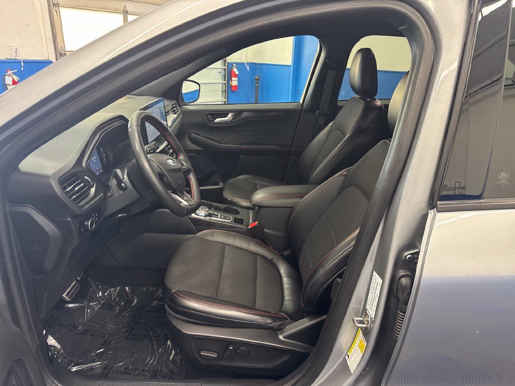 Used 2024 Ford Escape ST-Line w/ Tech Pack #1 AWD/4WD image 11