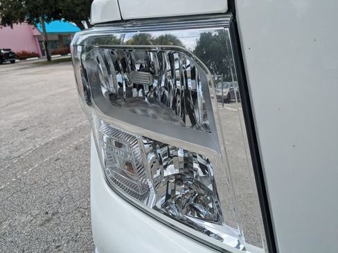 Used 2022 Nissan Titan SV RWD image 10