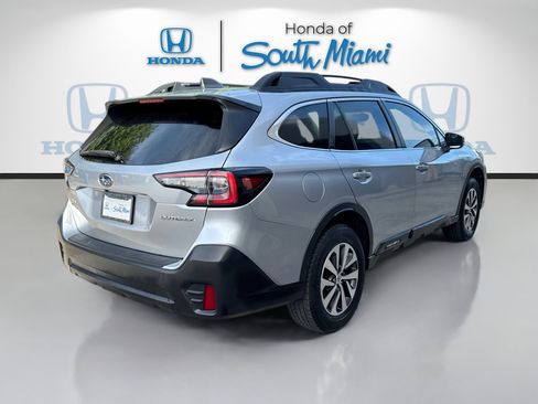 Used 2020 Subaru Outback Premium image 6