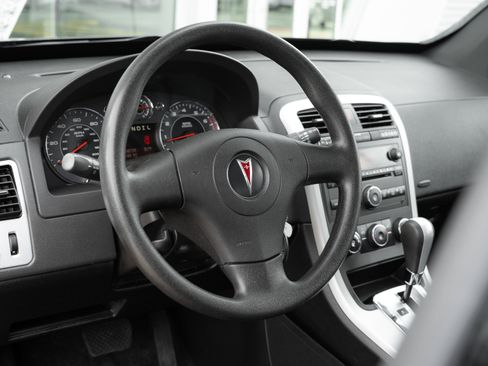 Used 2007 Pontiac Torrent AWD image 9