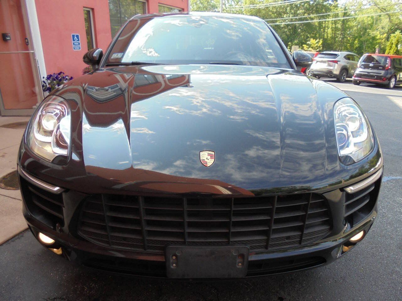 Used 2018 Porsche Macan Sport Edition AWD/4WD image 38