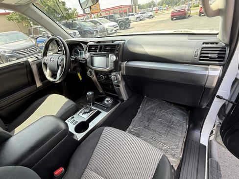 Used 2017 Toyota 4Runner SR5 AWD/4WD image 23