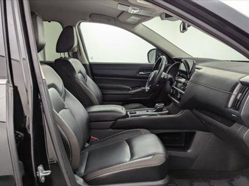 Used 2023 Nissan Pathfinder SL image 17