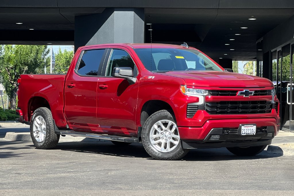 Used 2024 Chevrolet Silverado 1500 RST w/ Z71 Off-Road Package AWD/4WD image 2
