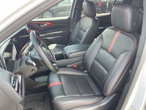 Used 2024 Chevrolet Traverse RS AWD/4WD image 11