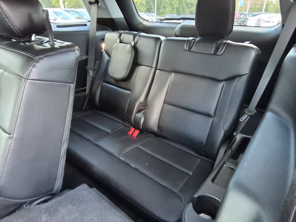 Used 2024 Ford Explorer XLT w/ Equipment Group 202A AWD/4WD image 9