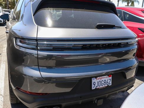Used 2024 Porsche Cayenne AWD/4WD image 9