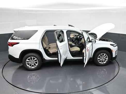 Used 2023 Chevrolet Traverse LS FWD image 36