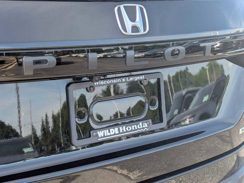 Certified 2025 Honda Pilot Touring image 11