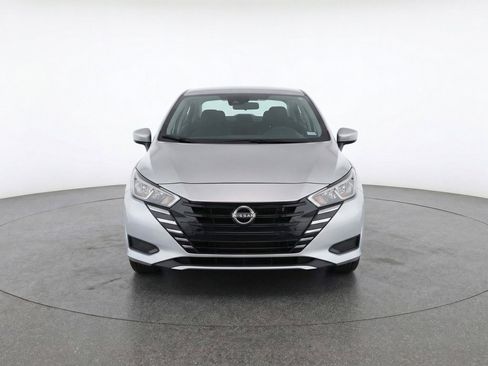 Used 2025 Nissan Versa SV FWD image 2