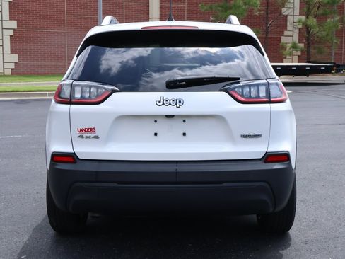 Used 2019 Jeep Cherokee Latitude w/ Cold Weather Group AWD/4WD image 23