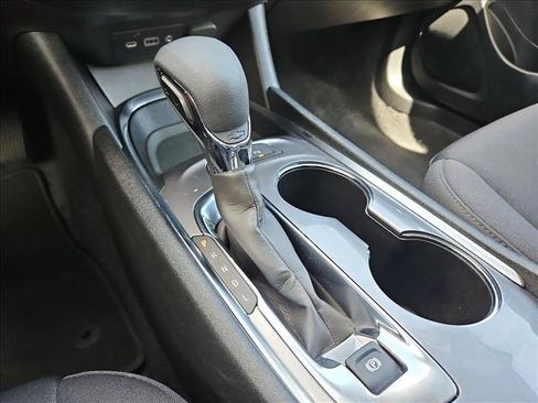 Used 2025 Chevrolet Malibu LT FWD image 12