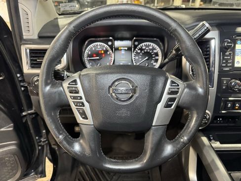 Used 2018 Nissan Titan SV w/ SV Convenience Package image 19
