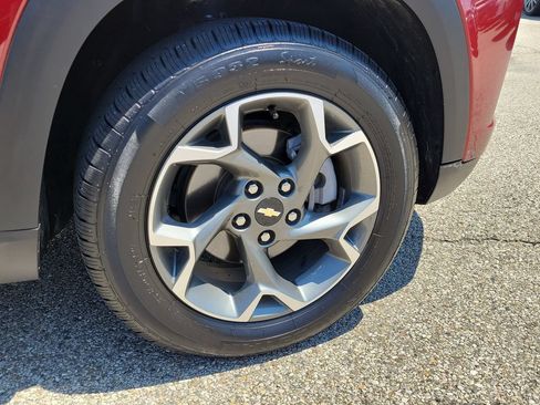 Used 2025 Chevrolet Trax LT FWD image 5