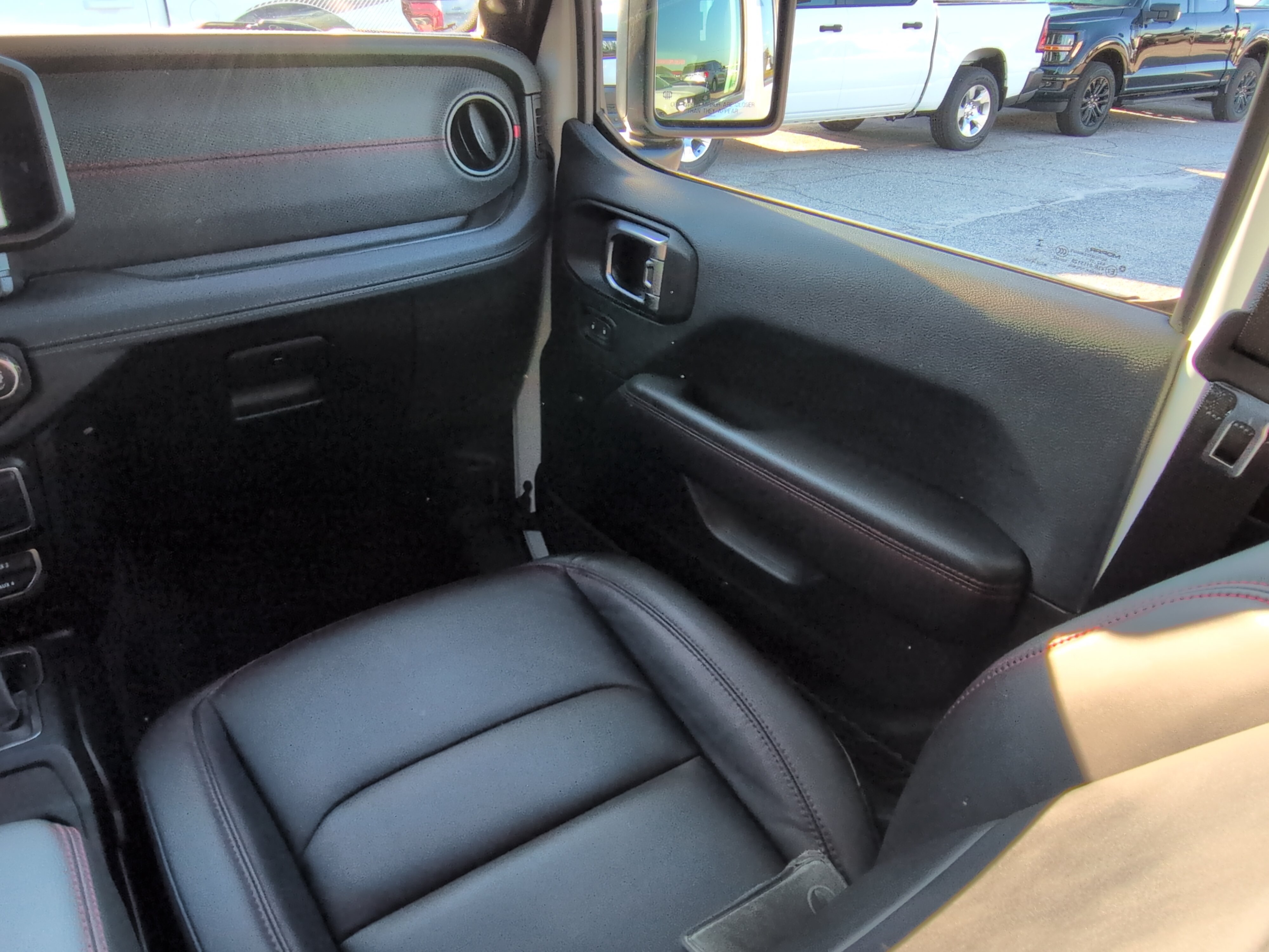 Used 2025 Jeep Gladiator Rubicon AWD/4WD image 15