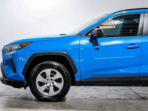 Used 2019 Toyota RAV4 LE image 18