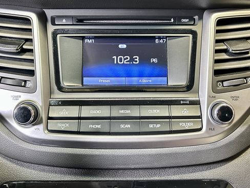 Used 2017 Hyundai Tucson SE AWD/4WD image 28