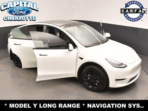 Used 2022 Tesla Model Y Long Range image 30