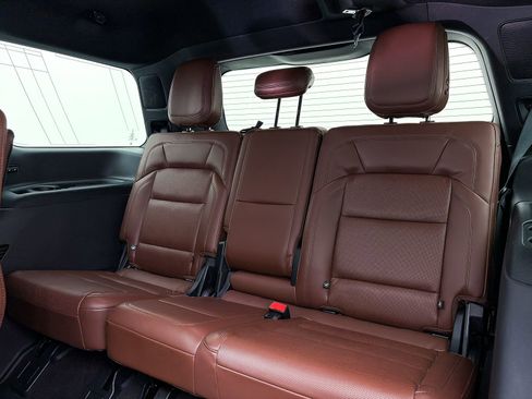 Used 2025 Lincoln Navigator Reserve AWD/4WD image 46
