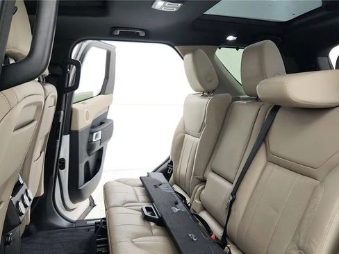 Used 2020 Land Rover Discovery HSE image 31